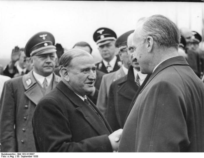 Ad:  775px-Bundesarchiv_Bild_183-H13007,_Mnchener_Abkommen,_Abreise_von_Daladier.jpg
Gsterim: 320
Boyut:  39.1 KB