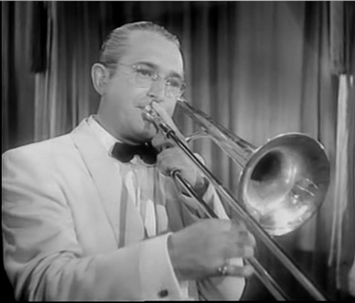 Ad:  Tommy_dorsey_playing_trombone.jpg
Gsterim: 146
Boyut:  60.9 KB