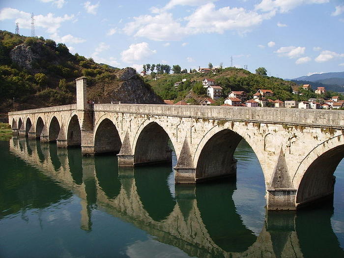 Ad:  800px-Visegrad_Drina_Bridge_1.jpg
Gsterim: 352
Boyut:  75.4 KB