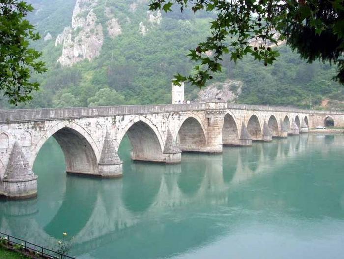 Ad:  797px-Visegrad_bridge_by_Klackalica.jpg
Gsterim: 385
Boyut:  61.9 KB