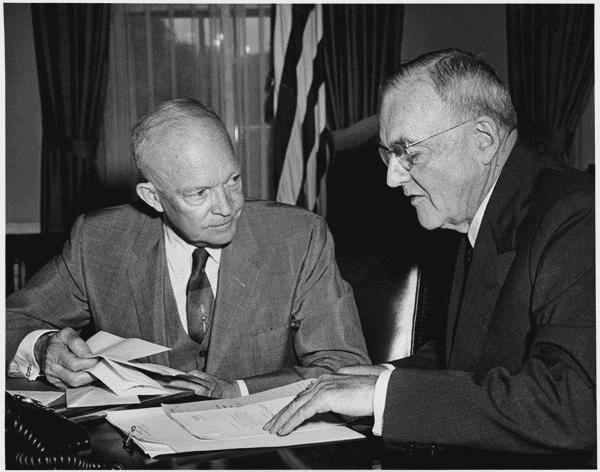 Ad:  President_Eisenhower_and_John_Foster_Dulles_in_1956.jpg
Gsterim: 168
Boyut:  42.9 KB