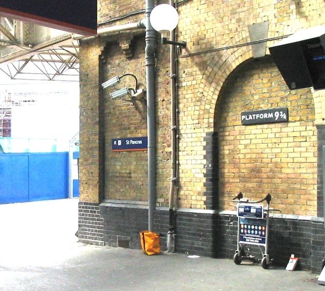 Ad:  669px-KingsCrossStationTrolley.JPG
Gsterim: 428
Boyut:  90.2 KB