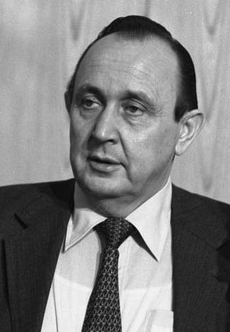 Ad:  Bundesarchiv_FDP-Bundesparteitag,_Genscher.jpg
Gsterim: 347
Boyut:  28.0 KB