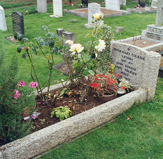 Ad:  Tolkiengrab.jpg
Gsterim: 443
Boyut:  48.2 KB