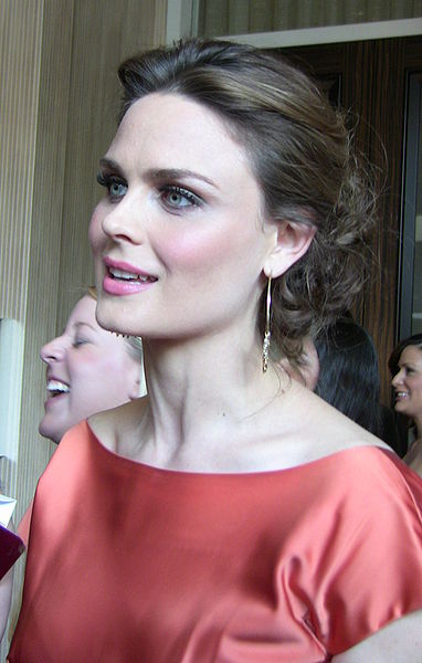 Ad:  382px-Emily_Deschanel.JPG
Gsterim: 239
Boyut:  39.4 KB