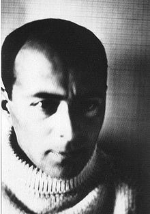 Ad:  220px-El_lissitzky_self_portrait_1914.jpg
Gsterim: 751
Boyut:  13.3 KB