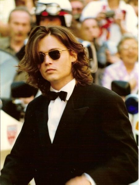 Ad:  450px-Johnny_Depp_Cannes_nineties.jpg
Gsterim: 637
Boyut:  34.6 KB