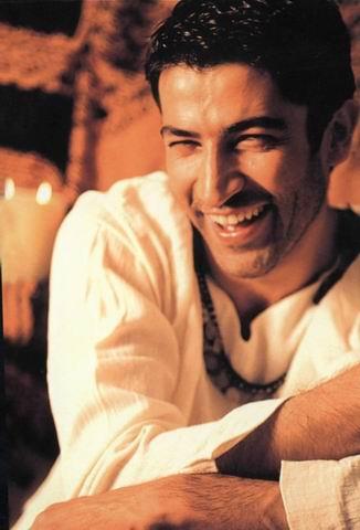 Ad: Kenan_Imirzalioglu_1.jpg
Gösterim: 1762
Boyut: 23.3 KB