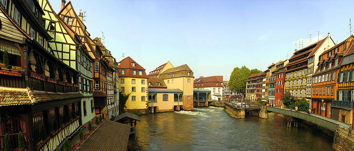 Ad:  800px-Petite_France_Strasbourg.jpg
Gsterim: 245
Boyut:  66.4 KB