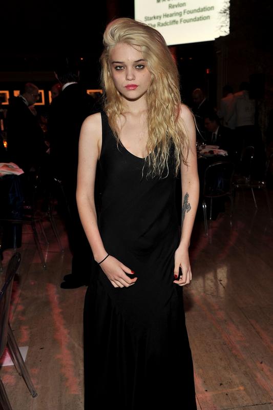 Ad:  gotik girl.jpg
Gsterim: 264
Boyut:  40.3 KB