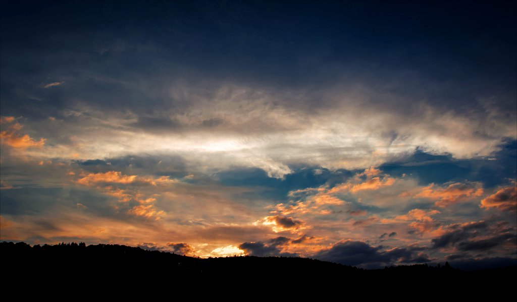 Ad:  skyward_dreams_ii_by_aenea_jones-d8wcdfv.jpg
Gsterim: 470
Boyut:  60.1 KB