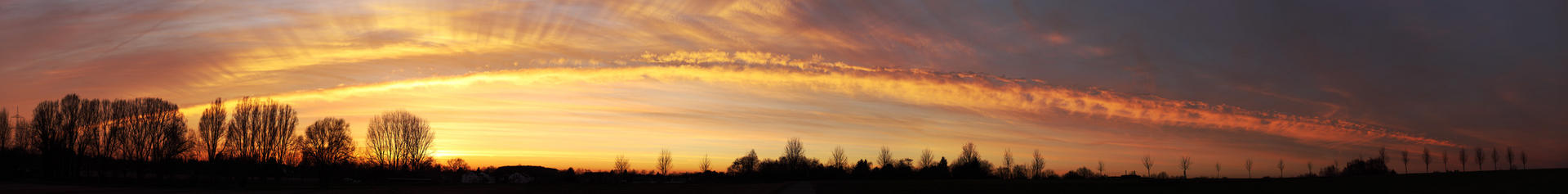 Ad:  sun_strike_web_by_thinking_silence-d8xwrd8.jpg
Gsterim: 420
Boyut:  56.4 KB