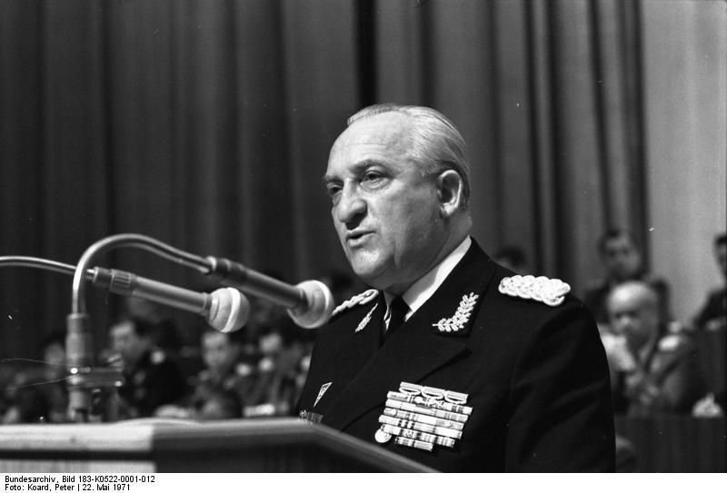 Ad:  Bundesarchiv_Bild_183-K0522-0001-012,_SED-Delegiertenkonferenz,_Waldemar_Verner.jpg
Gsterim: 122
Boyut:  41.5 KB