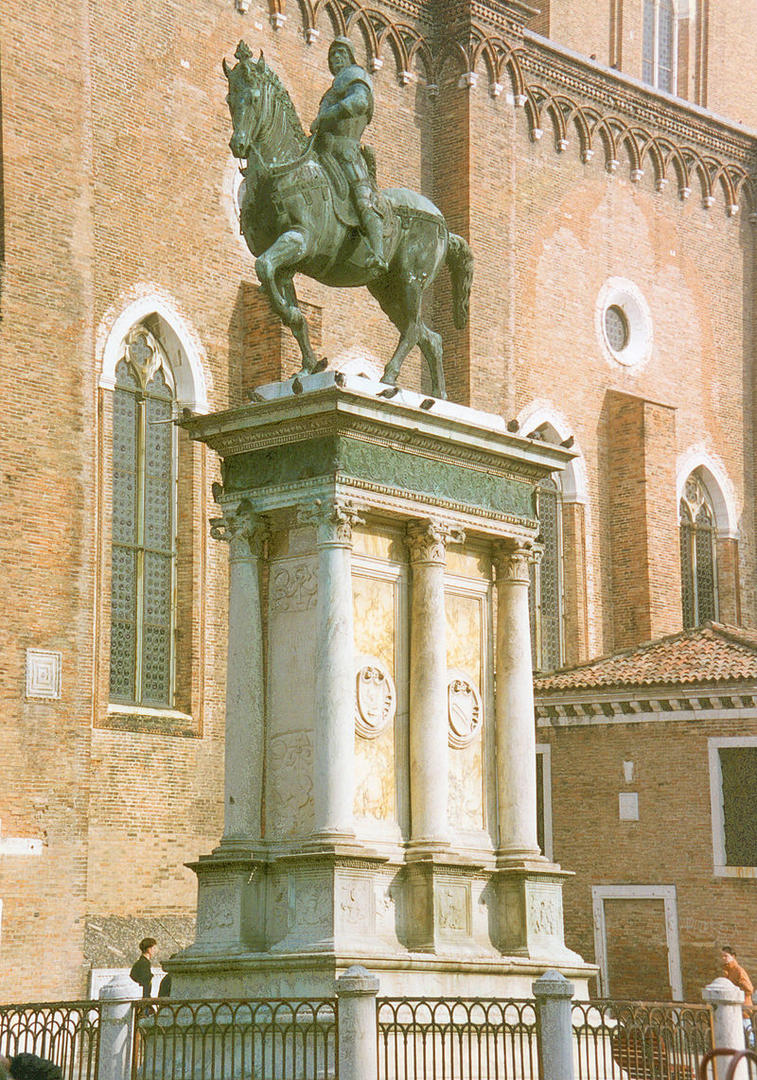 Ad: 800px-Bartolomeo_Colleoni_by_Verrochio_cast_by_Leopardi_on_plinth_by_Leopardi_Venice.jpg
Gösterim: 1323
Boyut: 251.2 KB