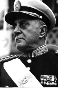 Ad: Roberto_Viola_con_banda_presidencial.jpg
Gösterim: 171
Boyut: 12.8 KB Ad: Roberto_Viola_con_banda_presidencial.jpg
Gösterim: 171
Boyut: 12.8 KB