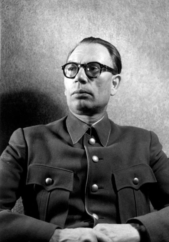 Ad: Bundesarchiv_Bild_146-1984-101-29,_Andrej_Wlassow.jpg
Gösterim: 366
Boyut: 53.1 KB Ad: Bundesarchiv_Bild_146-1984-101-29,_Andrej_Wlassow.jpg
Gösterim: 366
Boyut: 53.1 KB