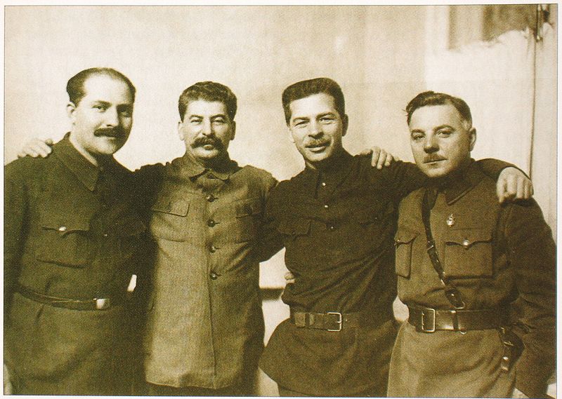 Ad: 800px-Kaganovich_stalin_postyshev_voroshilov1934.jpg
Gösterim: 998
Boyut: 101.8 KB