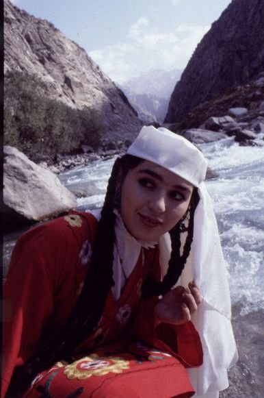 Ad:  z9008835Q,Tadzyczka-w-tradycyjnym-stroju.jpg
Gsterim: 1802
Boyut:  39.9 KB