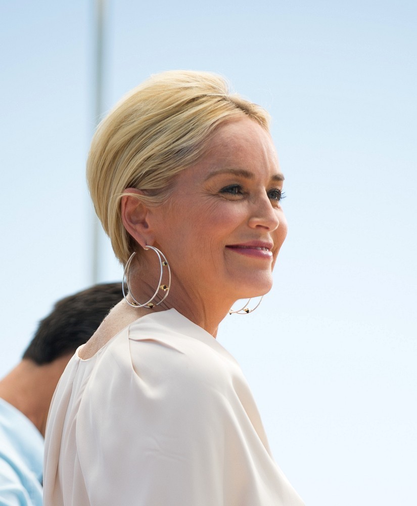 Ad: Sharon+Stone+Sharon+Stone+Stops+Extra+mmkhAe7aEaox.jpg
Gösterim: 265
Boyut: 91.4 KB