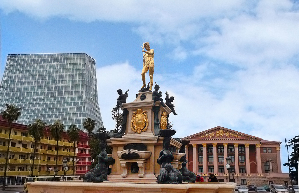 Ad: Theater_and_Radisson_Hotel_in_Batumi,_Georgia_(Europe).jpg
Gösterim: 469
Boyut: 368.5 KB