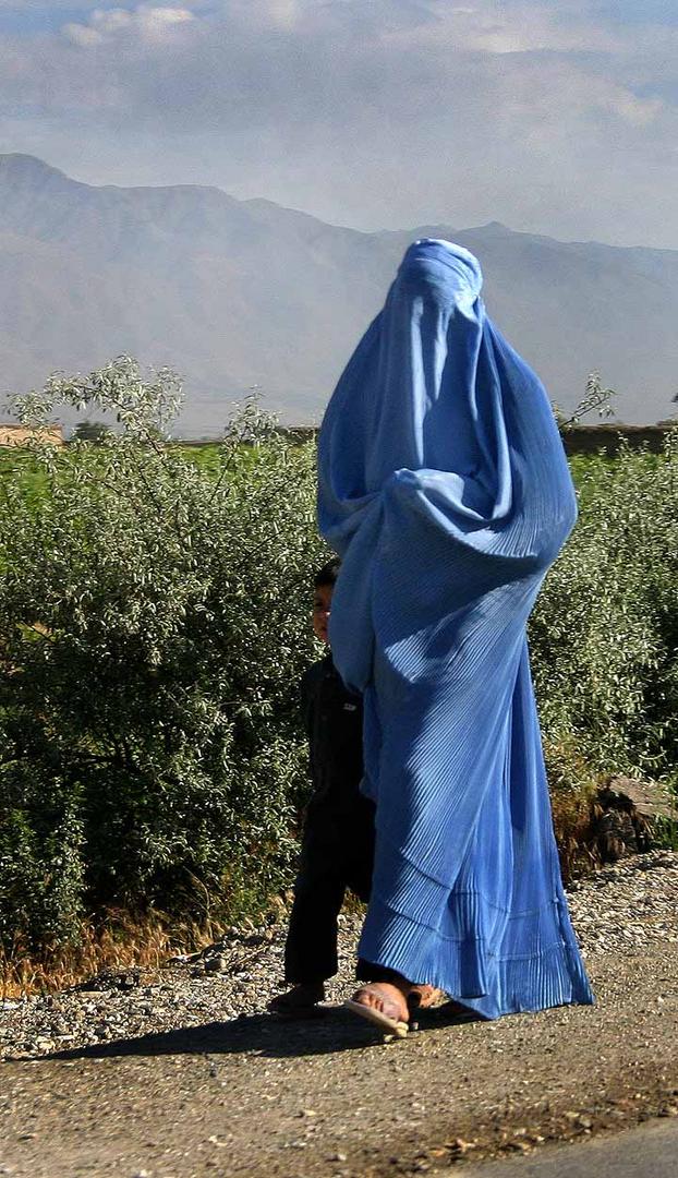 Ad: Woman_walking_in_Afghanistan.jpg
Gösterim: 217
Boyut: 159.5 KB Ad: Woman_walking_in_Afghanistan.jpg
Gösterim: 217
Boyut: 159.5 KB