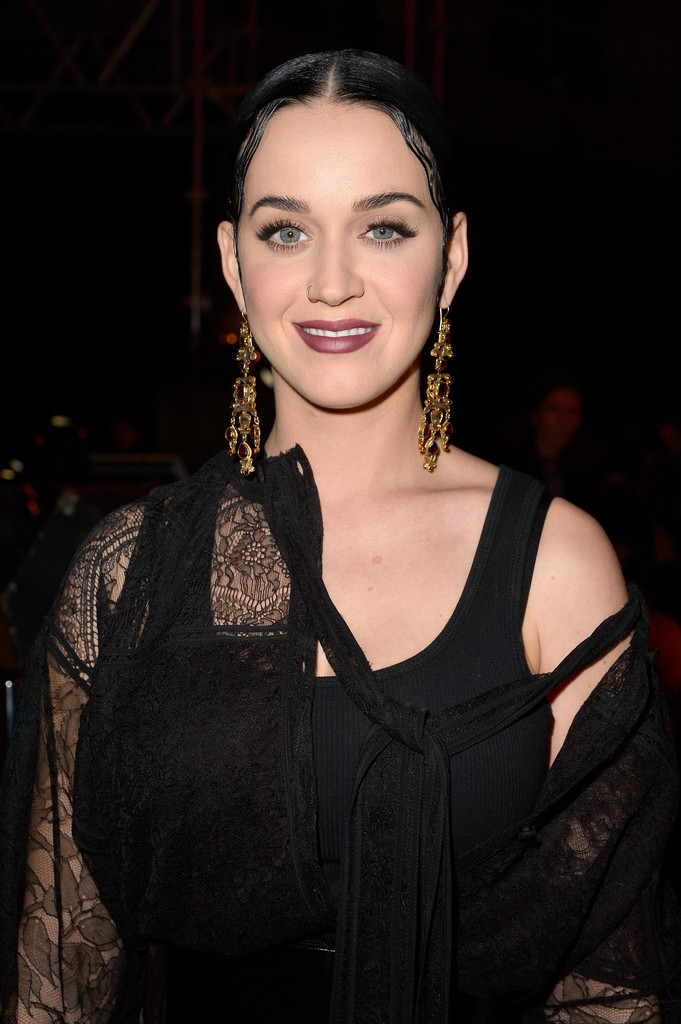 Ad:  Katy+Perry+Front+Row+Givenchy+3ZoIId6q1tcx.jpg
Gsterim: 359
Boyut:  158.9 KB