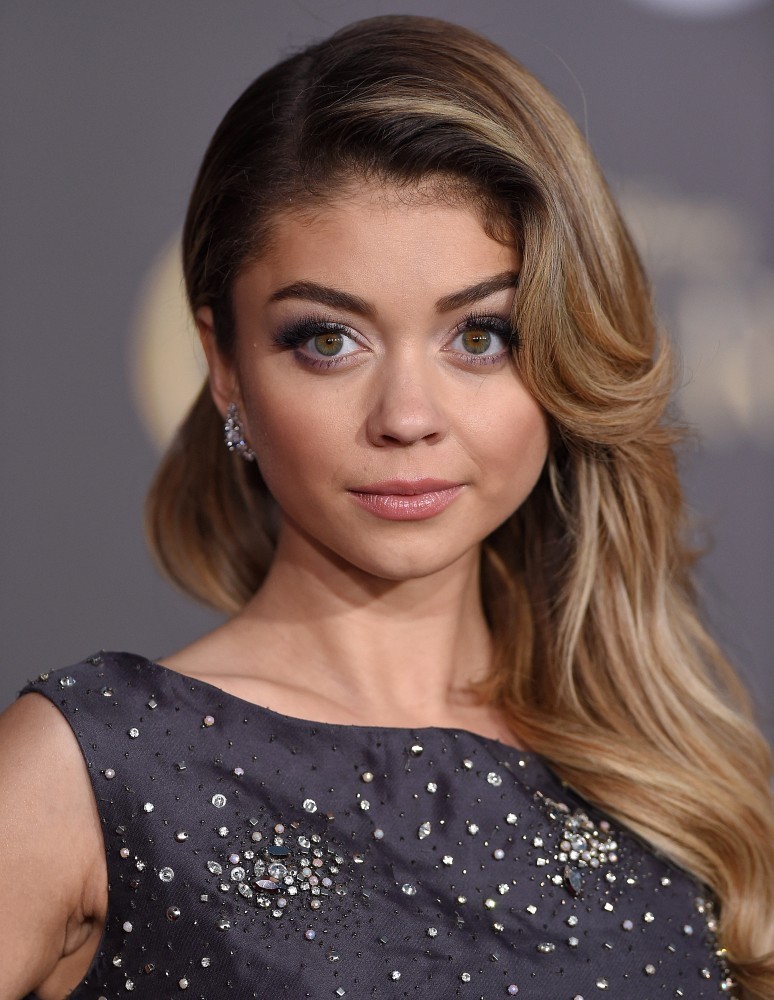 Ad:  Sarah+Hyland+Cinderella+Premieres+Hollywood+W2vd1-p6mFJx.jpg
Gsterim: 451
Boyut:  157.6 KB