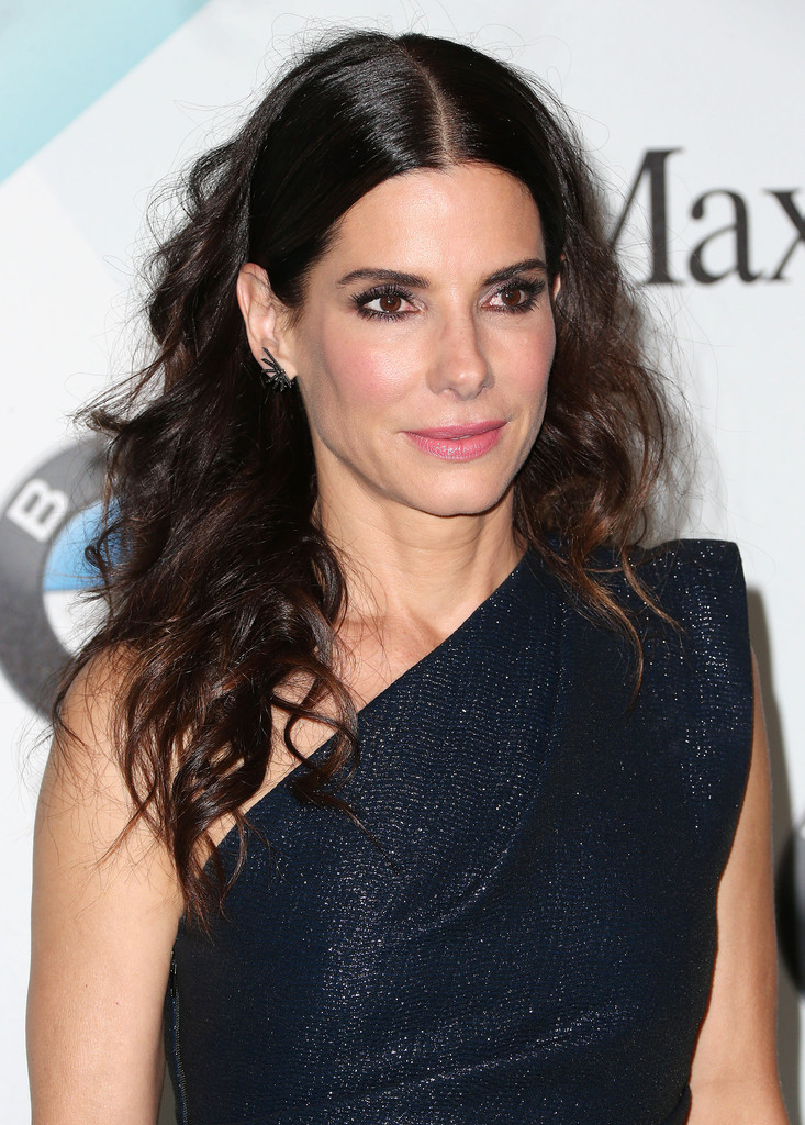 Ad:  Sandra+Bullock+Women+Film+2015+Crystal+Lucy+FqmdRUdJ0Sdx.jpg
G�sterim: 327
Boyut:  254.3 KB