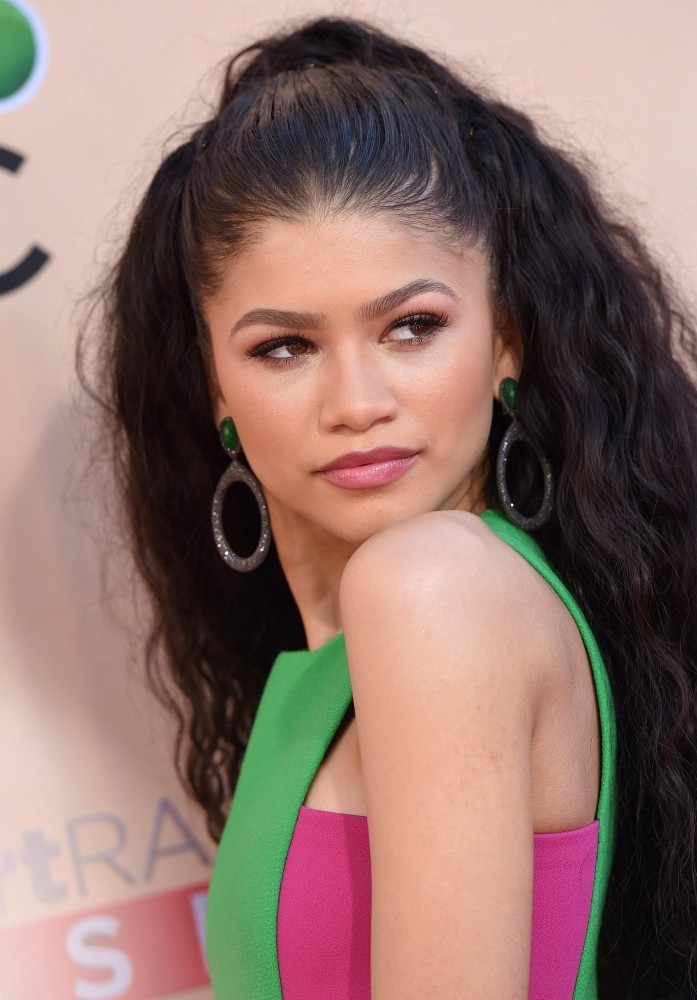 Ad:  Zendaya+Coleman+2015+iHeartRadio+Music+Awards+kYry3iImNvPx.jpg
Gsterim: 276
Boyut:  121.7 KB
