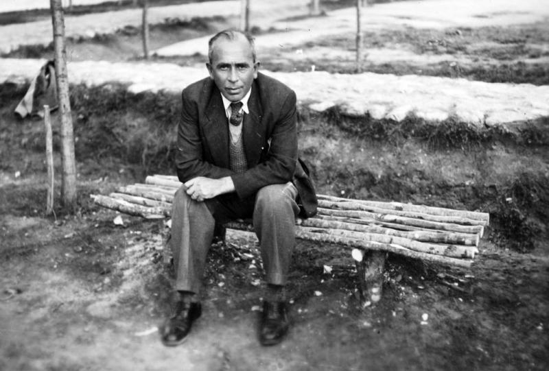 Ad:  tonguc.arifiyekoyenstitusunde.jpg
Gsterim: 382
Boyut:  68.2 KB