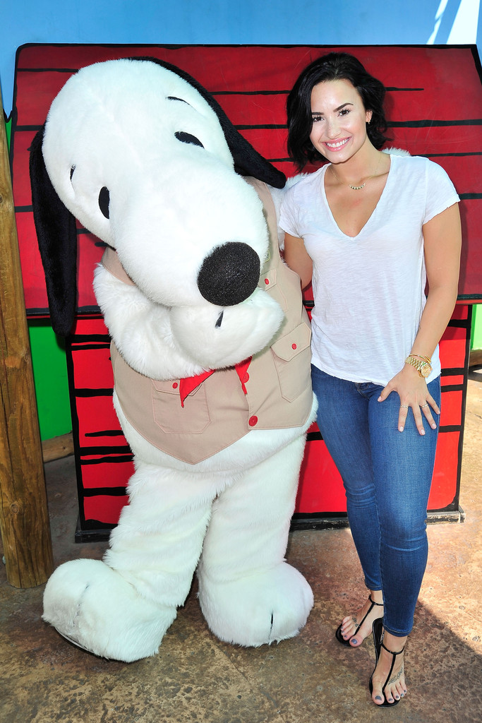 Ad:  Demi+Lovato+Demi+Lovato+Celebrates+Birthday+MLDU9wTUeasx.jpg
Gsterim: 556
Boyut:  224.5 KB