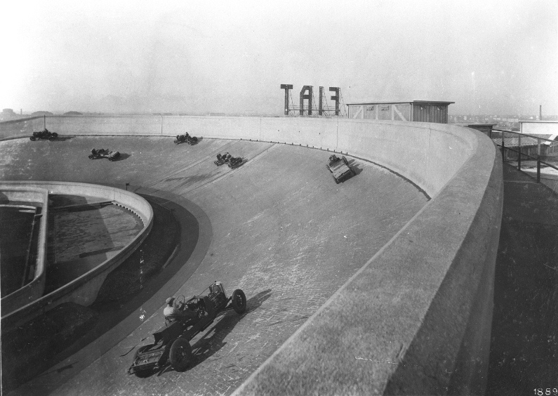 Ad: Lingotto-pista-1925bd.jpg
Gösterim: 393
Boyut: 211.0 KB
