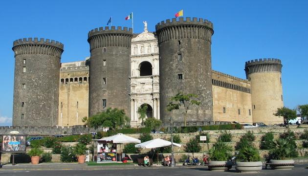 Ad:  Naples-Castel_Nuovo.jpg
Gsterim: 183
Boyut:  46.3 KB