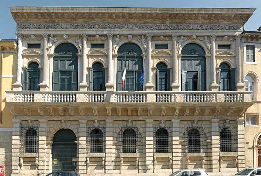 Ad: 54874-palazzo-bevilacqua-sanmicheli-michele.jpg
Gösterim: 1216
Boyut: 100.3 KB