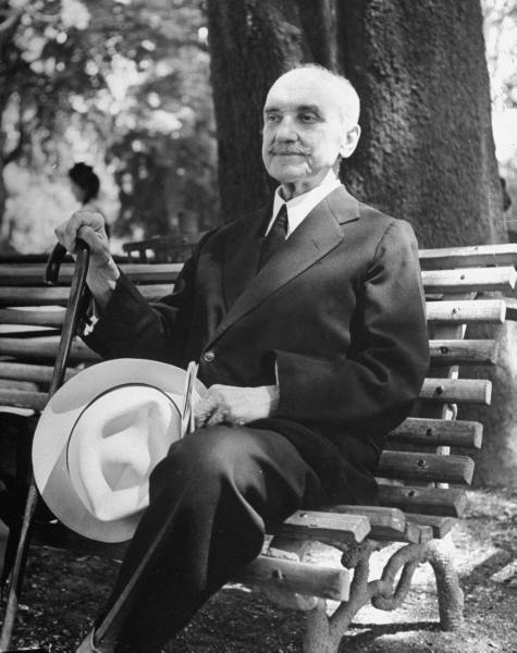 Ad:  George-Santayana-on-Bench.jpg
Gsterim: 605
Boyut:  41.8 KB