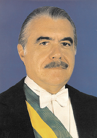 Ad: Sarneyoficial.jpg
Gösterim: 216
Boyut: 61.0 KB Ad: Sarneyoficial.jpg
Gösterim: 216
Boyut: 61.0 KB