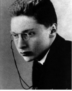 Ad:  Roman Osipovich Jakobson.jpg
Gsterim: 649
Boyut:  15.9 KB