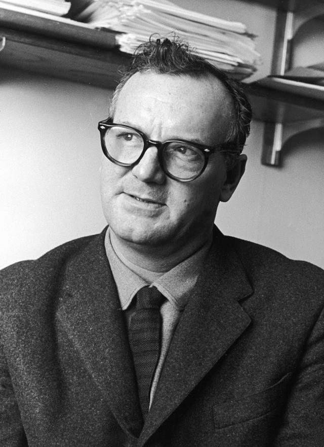 Ad:  C. Wright Mills.jpg
Gsterim: 490
Boyut:  79.1 KB