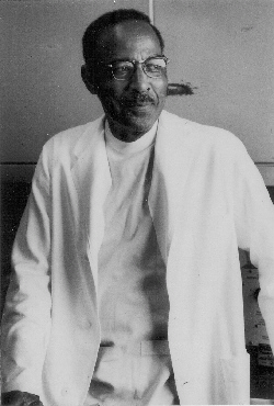 Ad:  Dr. Vivien Thomas.jpg
Gsterim: 1202
Boyut:  43.2 KB