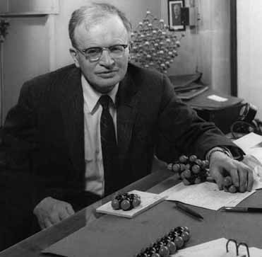 Ad:  Arthur Von Hippel.jpg
G�sterim: 385
Boyut:  49.1 KB