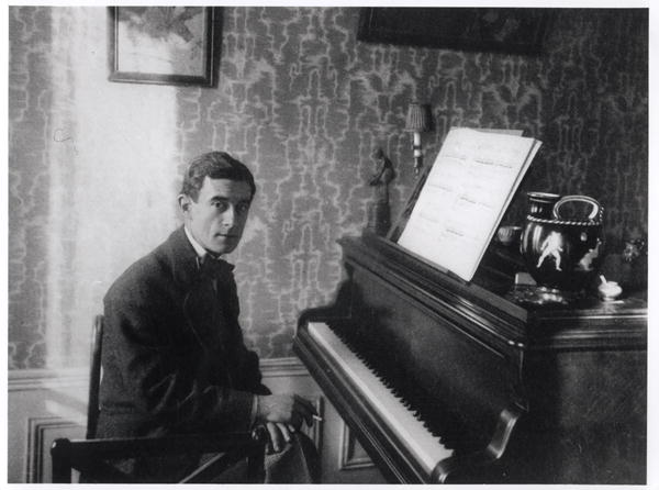 Ad:  Maurice Ravel.jpg
Gsterim: 748
Boyut:  40.7 KB