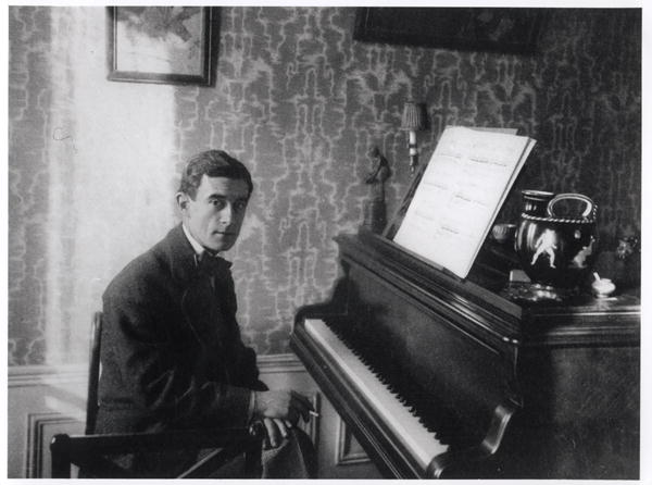 Ad: Maurice Ravel.jpg
Gösterim: 796
Boyut: 40.7 KB
