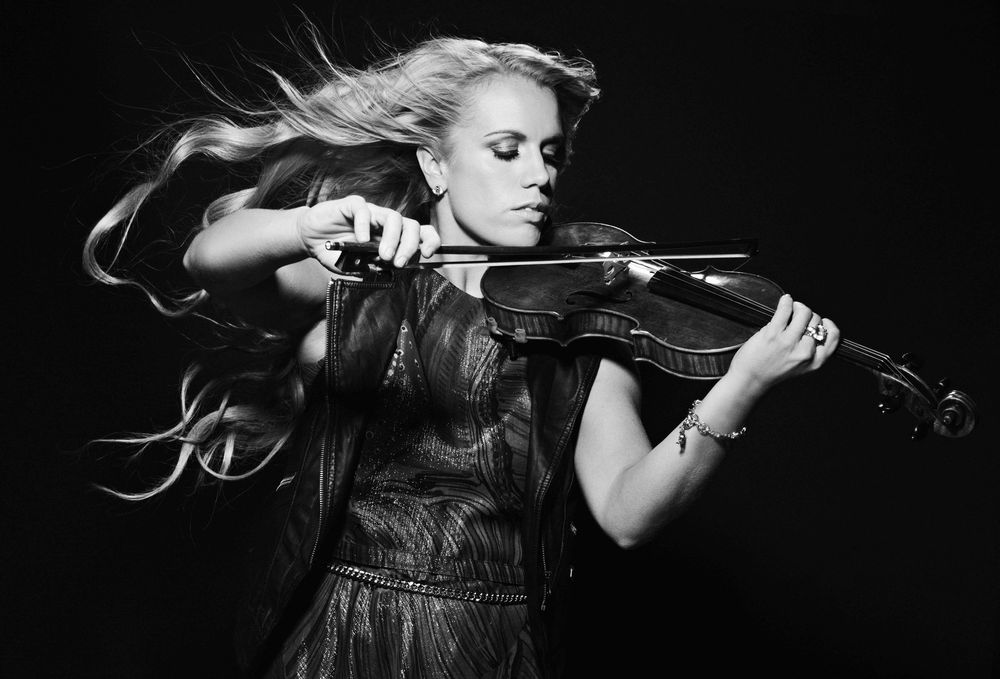 Ad: Greta Salome.jpg
Gösterim: 323
Boyut: 77.3 KB