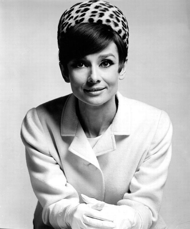 Ad:  audrey hepburn3.jpg
Gsterim: 334
Boyut:  50.0 KB