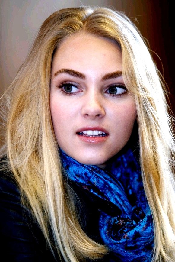 Ad: AnnaSophia Robb.jpg
Gösterim: 3465
Boyut: 402.9 KB