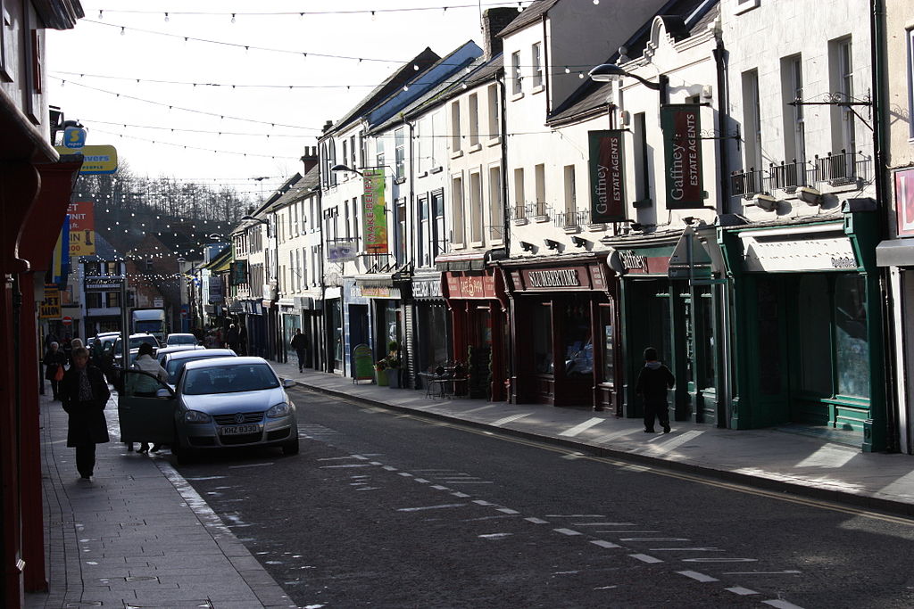 Ad:  1024px-Thomas_Street,_Armagh_(02),_November_2009.JPG
Gsterim: 290
Boyut:  161.6 KB