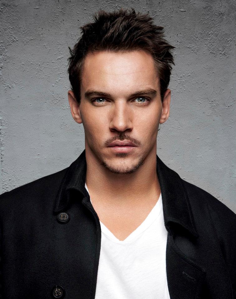 Ad:  Jonathan Rhys Meyers.jpg
Gsterim: 1700
Boyut:  106.1 KB