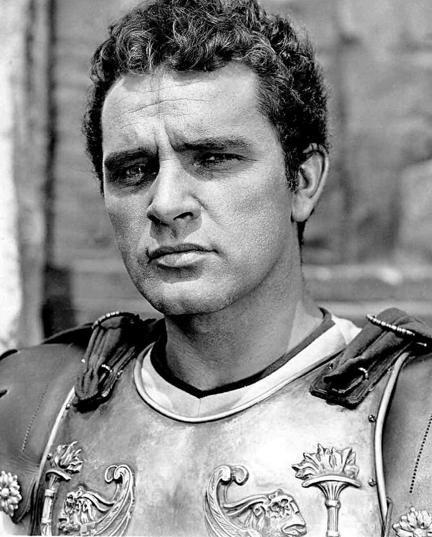 Ad:  Richard Burton..jpg
Gsterim: 433
Boyut:  146.1 KB