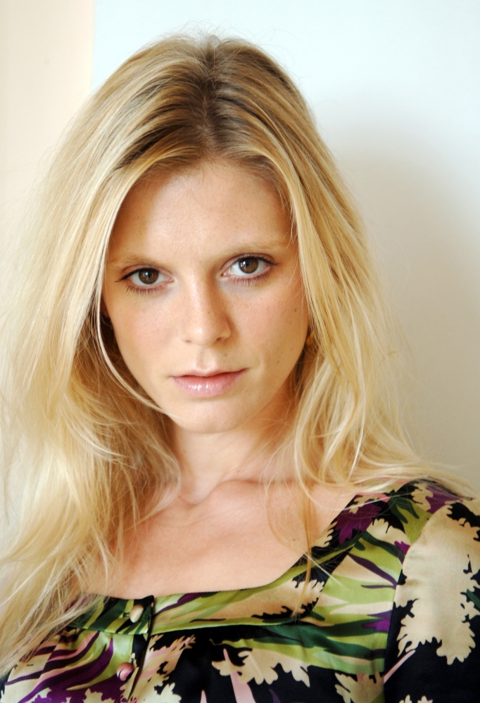 Ad: Emilia Fox.jpg
Gösterim: 914
Boyut: 478.2 KB