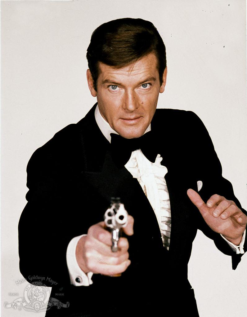 Roger Moore Kimdir, Hayatı ve Resimleri